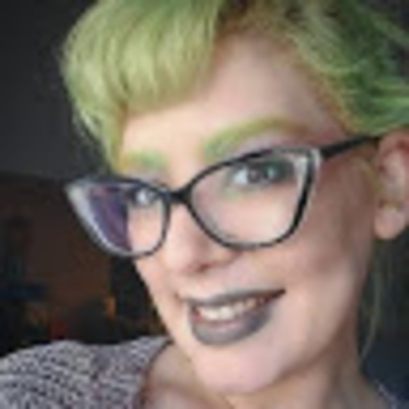 Meet your Posher, Aella - Picture 1 of 1